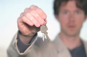 Überprüfen Sie in einem Lenkradkrallen-Test, ob diese sich gut fixieren lassen.