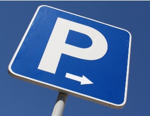 Das Mini-Board selbst einem Test unterziehen: Dies funktioniert am besten auf leeren Parkplätzen oder in Skateparks.