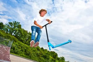 Eine echte Stunt-Scooter-Empfehlung: Ein Test kann verraten, bei welchem Modell sich der Kauf lohnt.