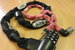 Abus fürs Fahrrad: Das Kettenschloss 1010 im Test wird nur von Kryptonite geschlagen.