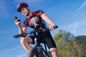 Der Fahrradhelm für Männer - Bei Ihrem Test sollte die Konstruktionsart ein relevantes Kriterium darstellen.