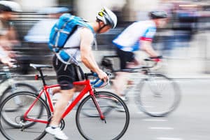 Einem Crash-Test sollte jeder Fahrradhelm vom Hersteller unterzogen worden sein.
