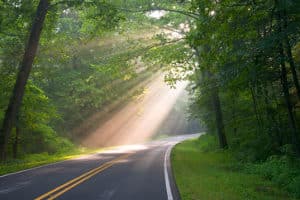 Der Test für den Integralhelm berücksichtigt auch das Vorhandensein einer Sonnenblende.