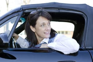 Eine gute Rückfahrkamera erleichtert das Einparken durch einen Monitor.