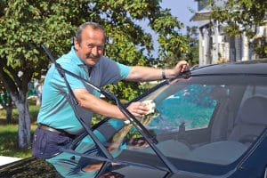 Wenn Sie Autowaschbürsten einem Test unterziehen. sollten diese einen Wasserdurchlauf haben.