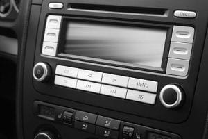 Ein DAB-Autoradio, das Ihren Test besteht, sollte zahlreiche Zusatzfunktionen bieten.