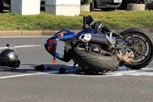 In einem Test sollte ein Rückenprotektor fürs Motorrad auf seine Schutzeigenschaften in einem Unfall geprüft werden.