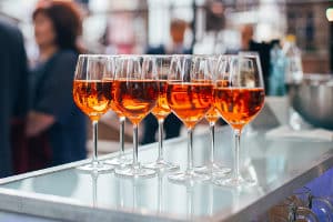 Mithilfe bestimmter Refraktometer kann ein Test über den Alkoholgehalt durchgeführt werden.