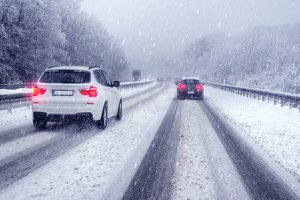 Kühlerfrostschutz wie im Test schützt Kühler und Motor im Winter.