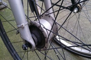 Wichtig für einen Test: Fahrradleuchten, die durch verschiedene Energiequellen angetrieben werden.