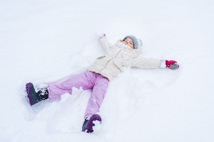 Eine gute Skihose sollte wasserdicht und atmungsaktiv sein.