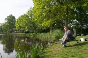 Den passenden Angelstuhl im Praxis-Test herausfinden? Wer gründlich vergleicht ist im Vorteil.