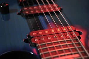 Wenn Sie einen Bass kaufen, können Sie zwischen vier, fünf, sechs oder sieben Saiten wählen