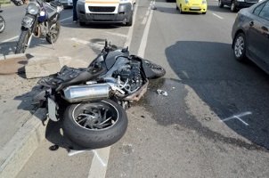 Achten Sie beim eigenen Klapphelm-Test  auf die ECE-22-05-Norm. Diese garantiert Unfallschutz nach europäischen Standards.