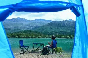 Damit Sie nicht ewig wegen der nassen Wäsche warten müssen: Auch eine Camping-Waschmaschine mit Trockner gibt es. Damit Sie nicht ewig wegen der nassen Wäsche warten müssen: Auch eine Camping-Waschmaschine mit Trockner gibt es. 