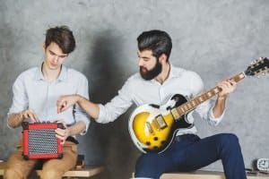 Bester Mini-Verstärker? Das ist ein Modell, das trotz seiner Größe mit seinem Klang überzeugen kann.