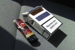 Auch wenn ein Sturmfeuerzeug nicht so billig ist wie ein Einweg-Produkt, überwiegen seine Vorteile deutlich.