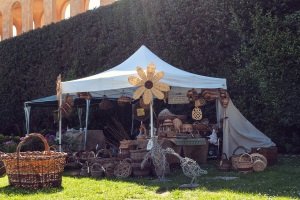 Echt günstig: Wer einen Pavillon kaufen möchte, muss nicht unbedingt so tief in die Tasche greifen.