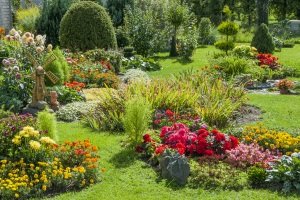 Beste Zeit für einen Rasendünger? Im Frühjahr muss Ihr Test nicht zwingend stattfinden: Es gibt Dünger für jede Saison. 