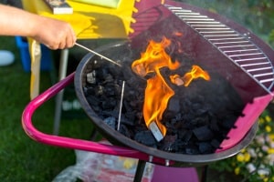 Ein Lotusgrill kann im Test möglicherweise überzeugen, wenn Sie auf Rauch beim Grillen verzichten wollen.