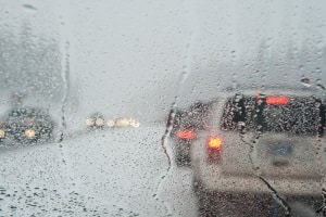 Scheibenversiegler: In Ihrem Test werden Sie feststellen, dass die Geschwindigkeit für den Abperleffekt eine Rolle spielt.