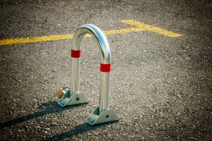 Finden Sie die passende Parkplatzsperre im eigenen Test.