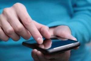 Machen Sie bei der Smartphone-Halterung fürs Motorrad den Test, welche die richtige Größe für Ihr Mobilgerät hat.