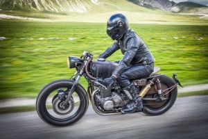 Lohnt es sich, eine Motorradjeans in Ihren Test aufzunehmen statt einer herkömmlichen Motorradhose?