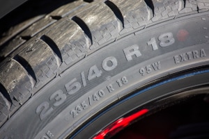 Bevor Sie Radkappen (online) kaufen, sollten Sie anhand der Bereifung die richtige Felgengröße ermitteln.