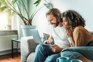 Der 24-Zoll-Monitor ist im Alltag praktisch einsetzbar und dienst sowohl zum Arbeiten, Computer spielen und der Recherche.