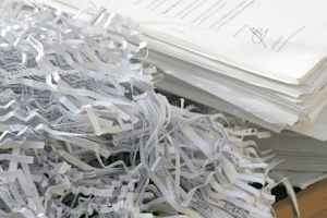 Einen guten Aktenvernichter erkennen Sie an besonderen Merkmalen: Unser Ratgeber verrät mehr dazu!