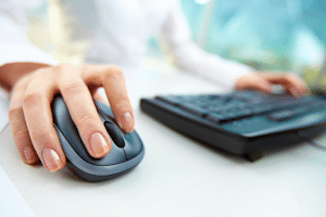 Eine kabellose Maus bietet zahlreiche Vorteile und ist leicht zu bedienen.