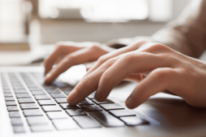 Tastatur mit Touchpad: Ein Vergleich zeigt Ihnen, welche Vorteile unterschiedliche Modelle haben.